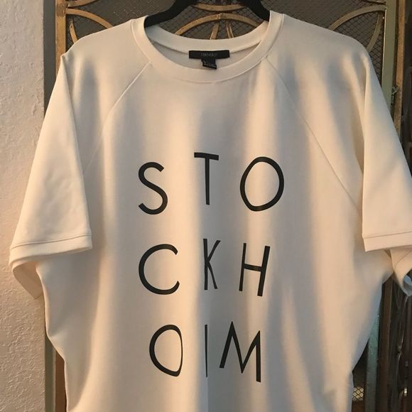 ~~Sold~~Fun White Pullover Graphic szL - Picture 1 of 2